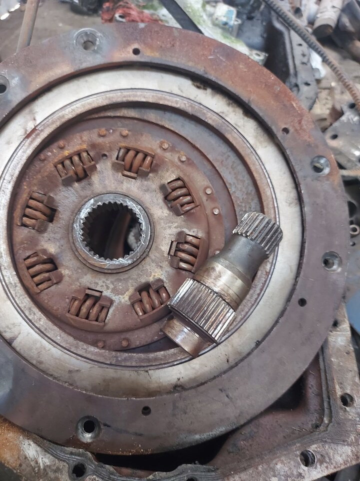 Ford 8730 Powershift sprzęgło - Embrague y piezas para Tractor: foto 2 Ford 8730 Powershift sprzęgło - Embrague y piezas para Tractor: foto 2