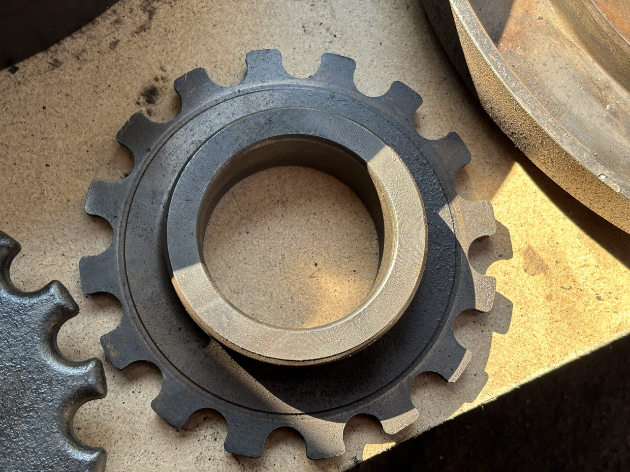 JOHN DEERE 7RXX 7R 330 7R330 Nakrętka J560689 - Piezas de freno para Maquinaria agrícola: foto 2 JOHN DEERE 7RXX 7R 330 7R330 Nakrętka J560689 - Piezas de freno para Maquinaria agrícola: foto 2