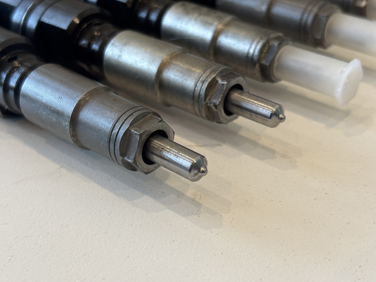 JOHN DEERE Wtryskiwacz RE529149, RE528407, RE546776 Po regeneracji - Inyector para Maquinaria agrícola: foto 4 JOHN DEERE Wtryskiwacz RE529149, RE528407, RE546776 Po regeneracji - Inyector para Maquinaria agrícola: foto 4