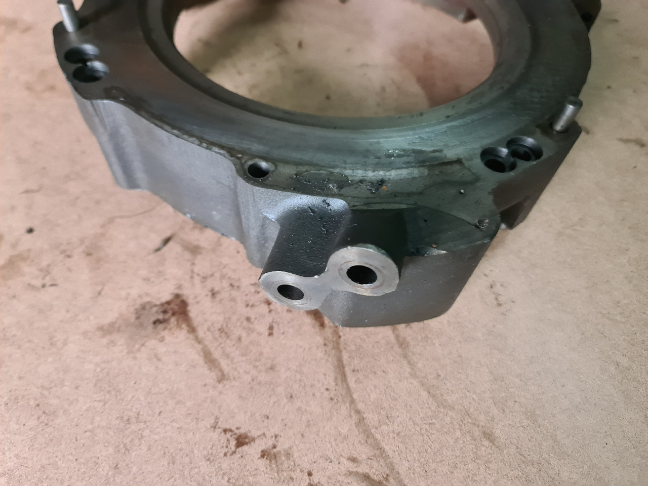 John Deere 4650, 4850 Obudowa Tłoka Hamulcowego R72044 - Piezas de freno para Maquinaria agrícola: foto 2 John Deere 4650, 4850 Obudowa Tłoka Hamulcowego R72044 - Piezas de freno para Maquinaria agrícola: foto 2