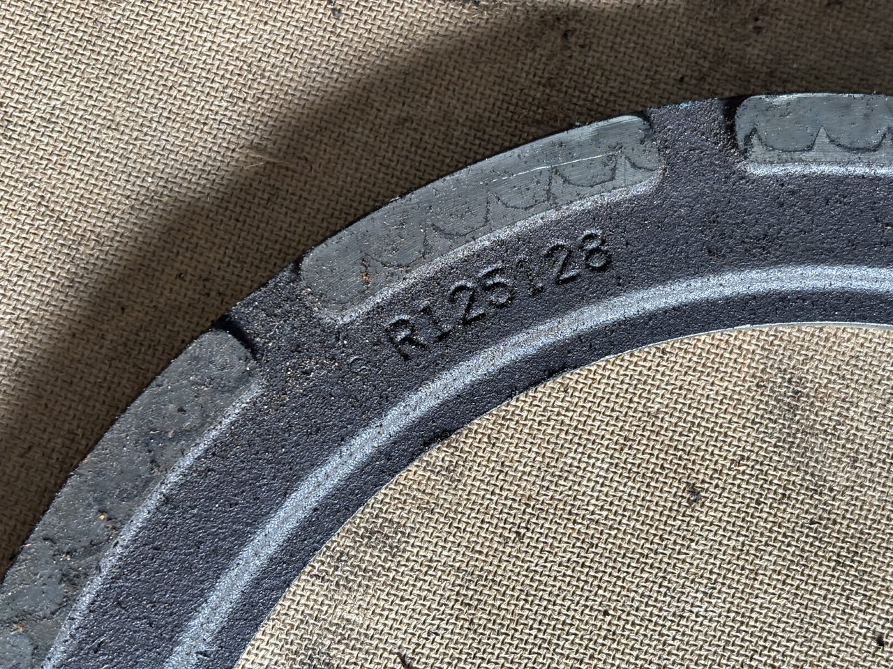 John Deere 6140 6150 6920 7405 7500 Docisk Hamulca Płytka R125128 - Piezas de freno para Maquinaria agrícola: foto 2 John Deere 6140 6150 6920 7405 7500 Docisk Hamulca Płytka R125128 - Piezas de freno para Maquinaria agrícola: foto 2