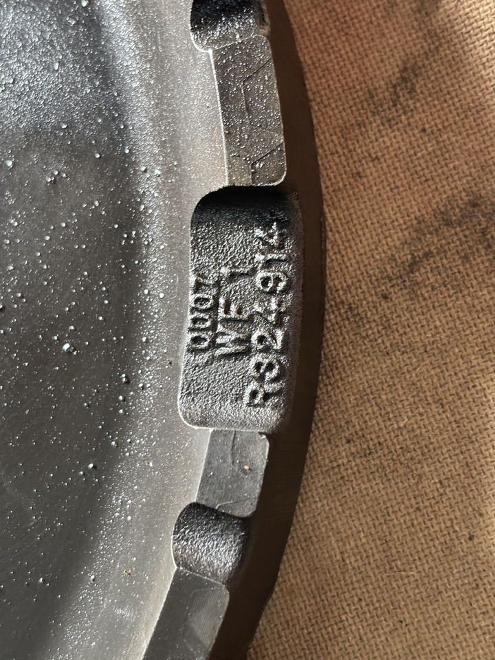 John Deere 7210 8270 8320 8400 Docisk Hamulca Płytka R324914 - Piezas de freno para Maquinaria agrícola: foto 2 John Deere 7210 8270 8320 8400 Docisk Hamulca Płytka R324914 - Piezas de freno para Maquinaria agrícola: foto 2