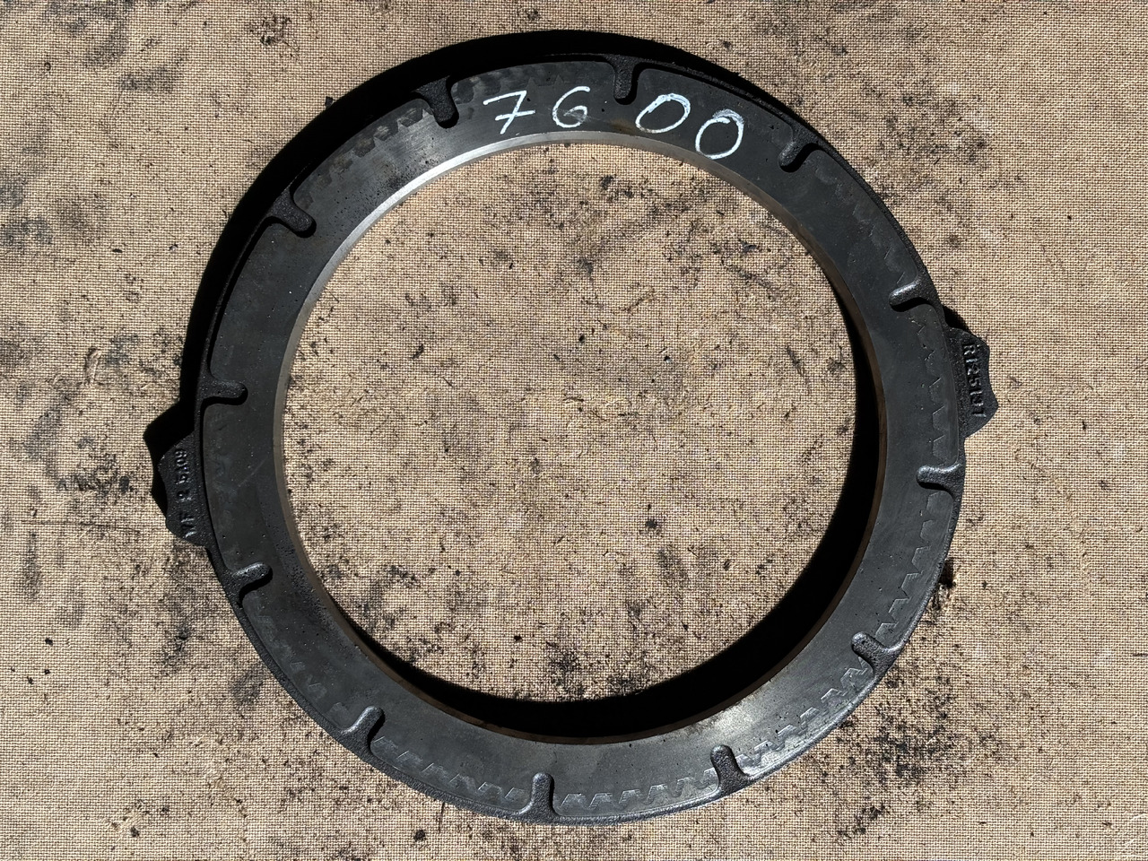 John Deere 7600 7610 7810 7720 7810 Docisk Hamulca Płytka R125137 - Piezas de freno para Maquinaria agrícola: foto 1 John Deere 7600 7610 7810 7720 7810 Docisk Hamulca Płytka R125137 - Piezas de freno para Maquinaria agrícola: foto 1