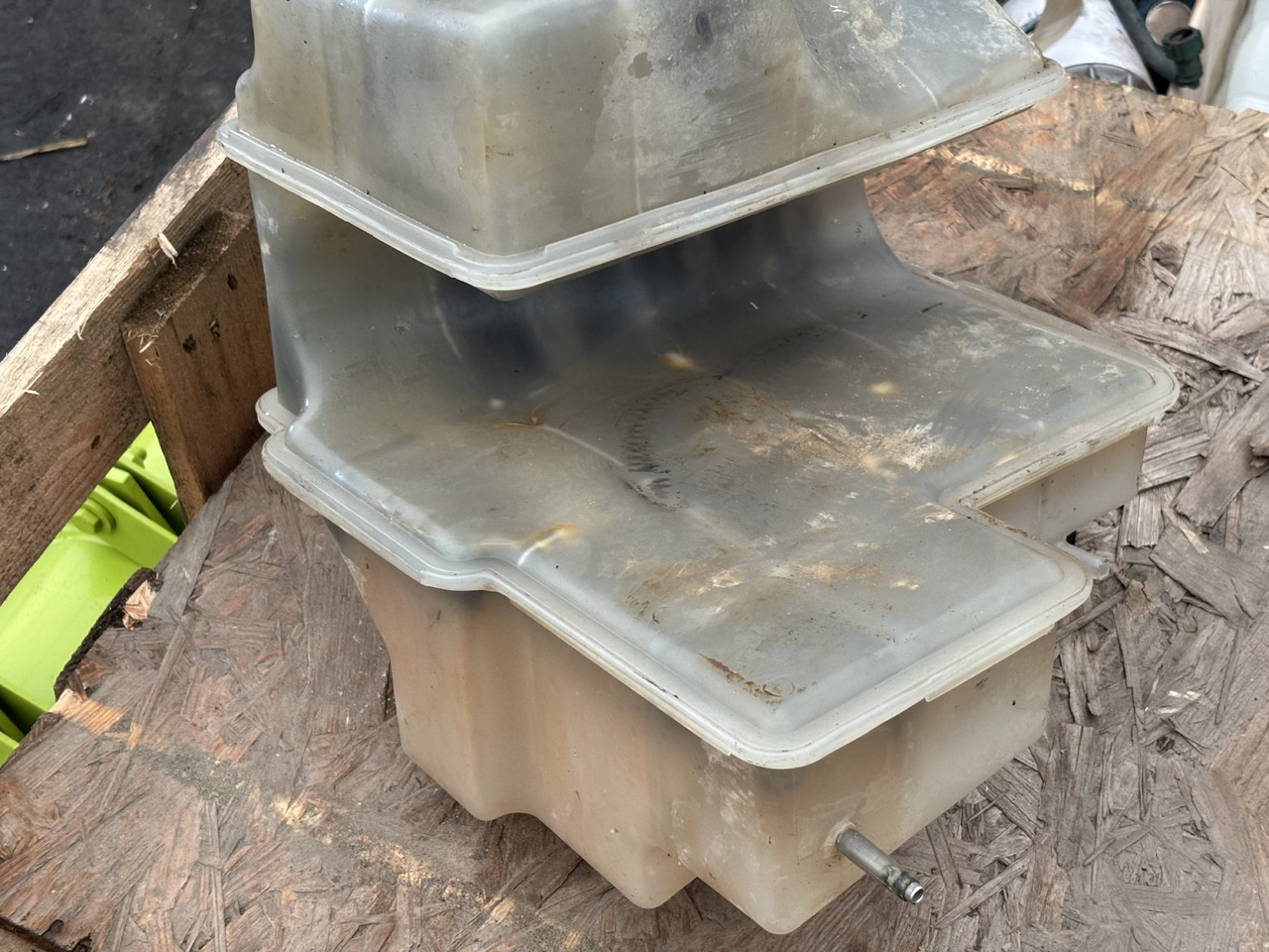 John Deere 7R 210 230 250 310 7210R 7250R Zbiornik Wyrównawczy RE579843 - Depósito de expansión para Maquinaria agrícola: foto 1 John Deere 7R 210 230 250 310 7210R 7250R Zbiornik Wyrównawczy RE579843 - Depósito de expansión para Maquinaria agrícola: foto 1