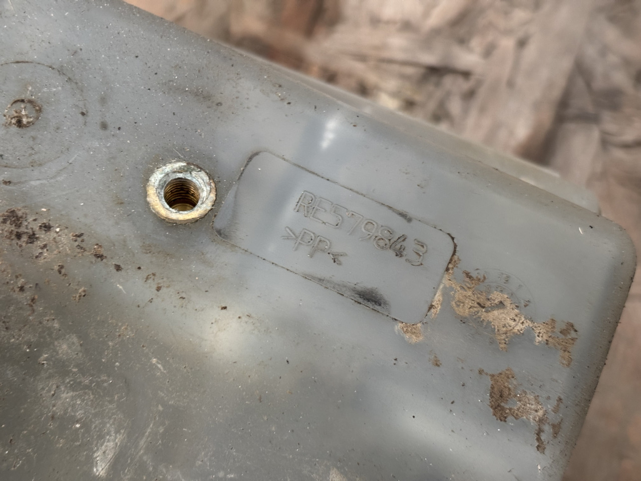 John Deere 7R 210 230 250 310 7210R 7250R Zbiornik Wyrównawczy RE579843 - Depósito de expansión para Maquinaria agrícola: foto 2 John Deere 7R 210 230 250 310 7210R 7250R Zbiornik Wyrównawczy RE579843 - Depósito de expansión para Maquinaria agrícola: foto 2