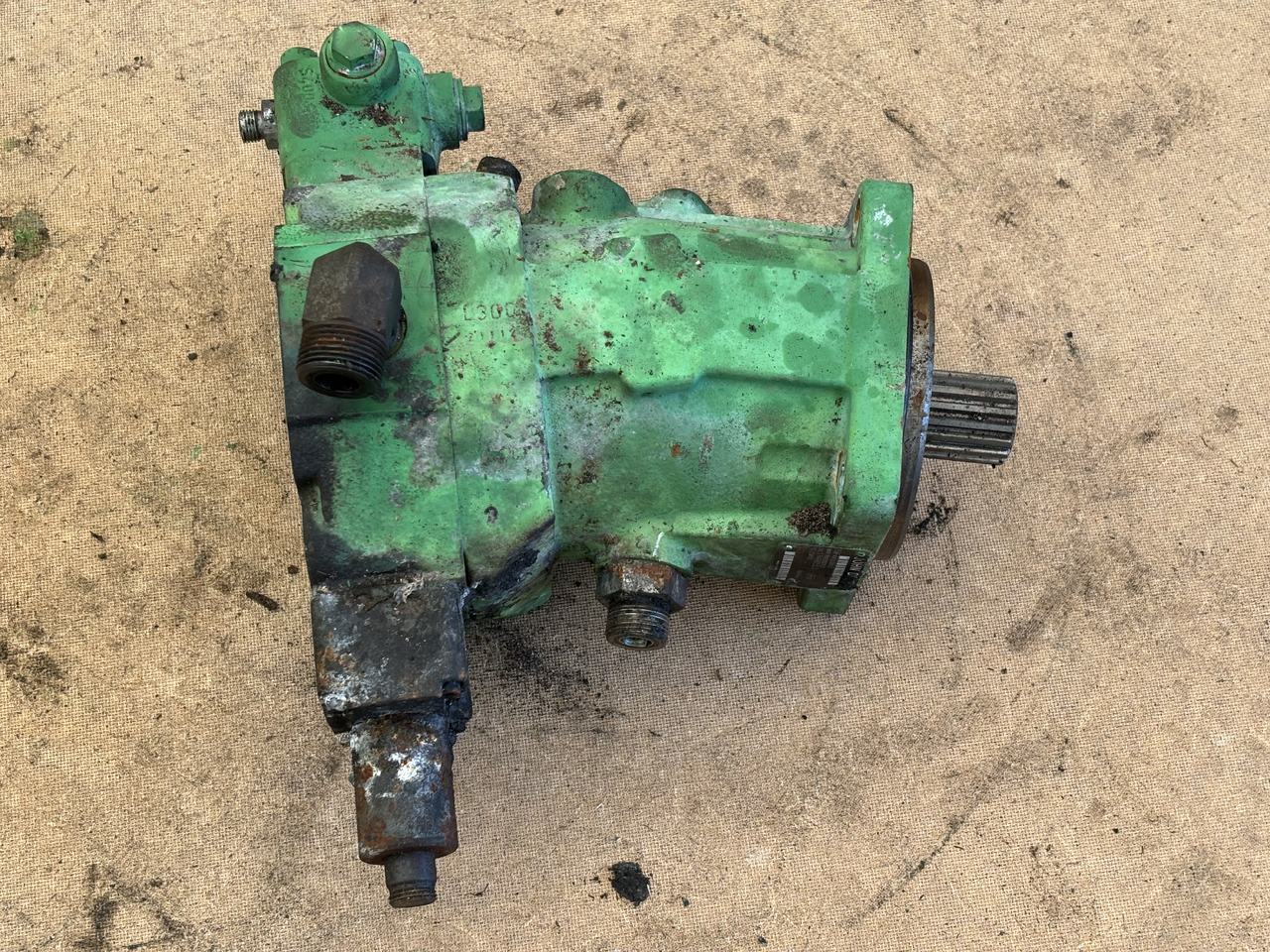 John Deere 8200 8300 8400 8500 Silnik hydrauliczny AXE83863 - Motor hidráulico para Maquinaria agrícola: foto 1 John Deere 8200 8300 8400 8500 Silnik hydrauliczny AXE83863 - Motor hidráulico para Maquinaria agrícola: foto 1