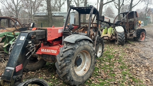 Manitou 627 zwolnica zwrotnica ramie teleskop karetka felgi części - Mangueta para Maquinaria agrícola: foto 1 Manitou 627 zwolnica zwrotnica ramie teleskop karetka felgi części - Mangueta para Maquinaria agrícola: foto 1