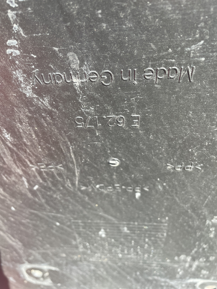 New Holland T7 - błotnik 47664342 - Guardabarros para Maquinaria agrícola: foto 2 New Holland T7 - błotnik 47664342 - Guardabarros para Maquinaria agrícola: foto 2