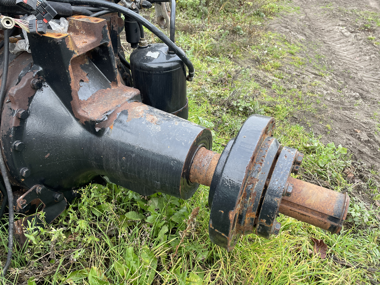 New Holland T8040 Case Magnum 310 - części - obudowa osi 87367552 - Eje y piezas para Tractor: foto 1 New Holland T8040 Case Magnum 310 - części - obudowa osi 87367552 - Eje y piezas para Tractor: foto 1