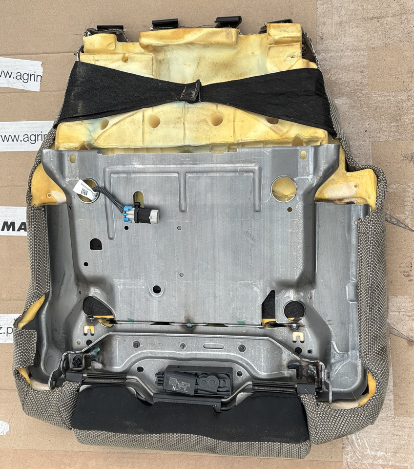 Siedzisko Skórzane John Deere Materiałowe Oryginał RE174401 - Asiento para Maquinaria agrícola: foto 1 Siedzisko Skórzane John Deere Materiałowe Oryginał RE174401 - Asiento para Maquinaria agrícola: foto 1