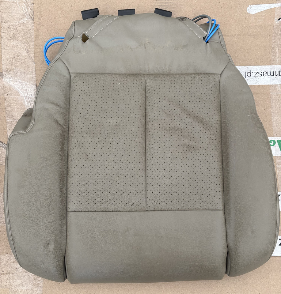 Siedzisko Skórzane John Deere Skórzane Oryginał RE174401 - Asiento para Maquinaria agrícola: foto 2 Siedzisko Skórzane John Deere Skórzane Oryginał RE174401 - Asiento para Maquinaria agrícola: foto 2