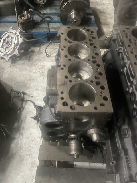 Silnik słupek new holland case F4GE 4C - Motor y piezas para Maquinaria agrícola: foto 5 Silnik słupek new holland case F4GE 4C - Motor y piezas para Maquinaria agrícola: foto 5