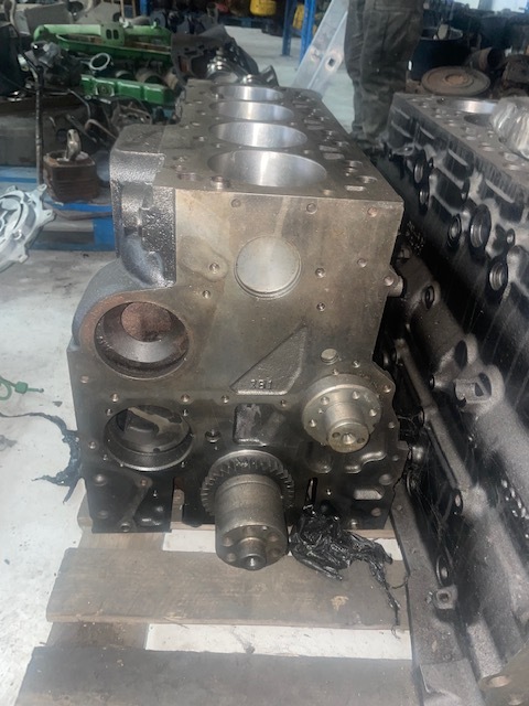 Silnik słupek new holland case F4GE 4C - Motor y piezas para Maquinaria agrícola: foto 4 Silnik słupek new holland case F4GE 4C - Motor y piezas para Maquinaria agrícola: foto 4