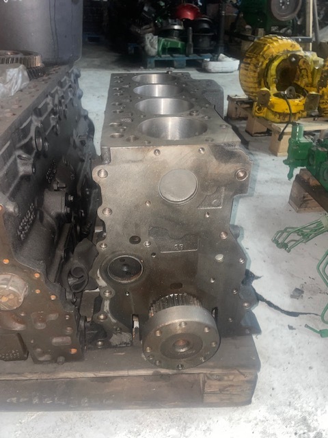 Silnik słupek new holland case F4GE 4C - Motor y piezas para Maquinaria agrícola: foto 1 Silnik słupek new holland case F4GE 4C - Motor y piezas para Maquinaria agrícola: foto 1