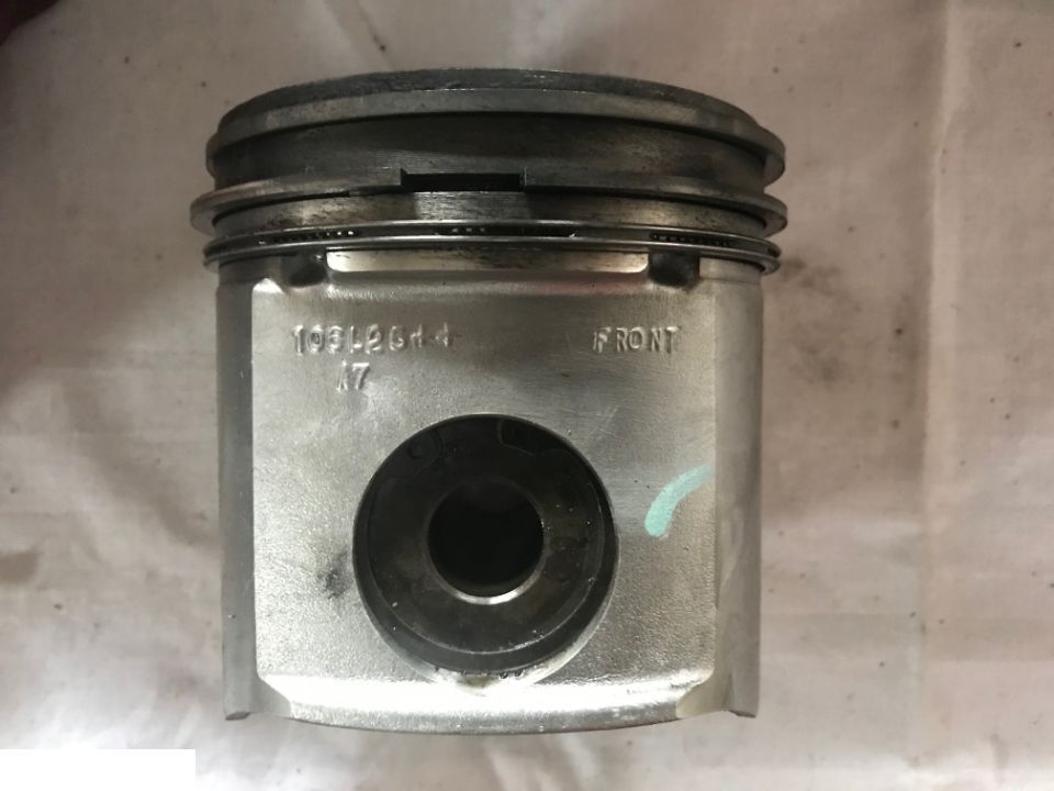 Tłok silnika John Deere 6068 Re15596 , Re19279 - Pistones/ Anillos/ Bujes para Maquinaria agrícola: foto 1 Tłok silnika John Deere 6068 Re15596 , Re19279 - Pistones/ Anillos/ Bujes para Maquinaria agrícola: foto 1