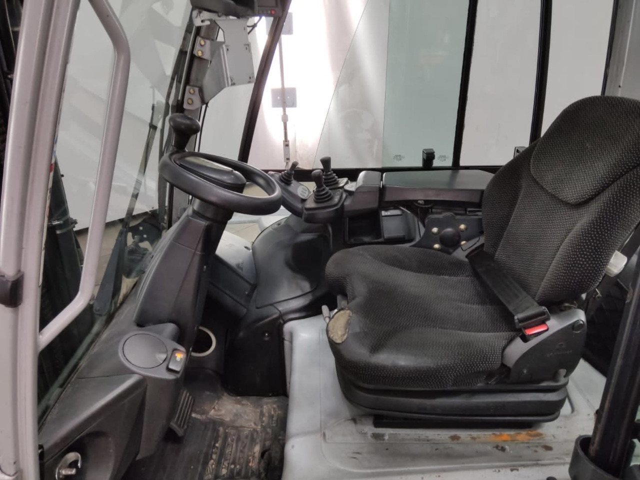 STILL RX60-30L - Carretilla elevadora eléctrica: foto 4 STILL RX60-30L - Carretilla elevadora eléctrica: foto 4