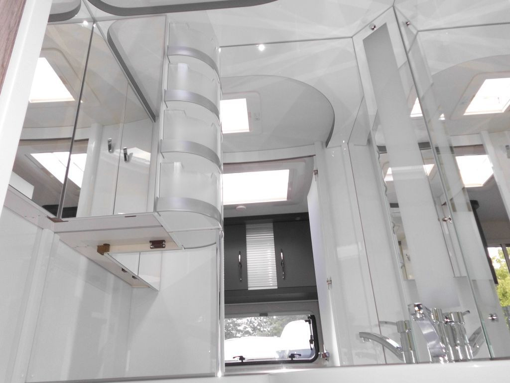 Caravana Hobby OnTour 460 DL 2026 BUGFENSTER 1500 ROLLROST: foto 14