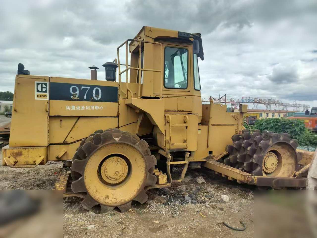 1985 CATERPILLAR 815B - Compactador: foto 2 1985 CATERPILLAR 815B - Compactador: foto 2