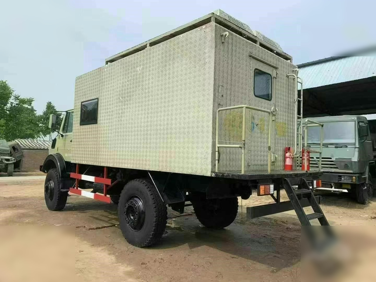1995 MERCEDES-BENZ UNIMOG 2150 - Camión chasis: foto 4 1995 MERCEDES-BENZ UNIMOG 2150 - Camión chasis: foto 4