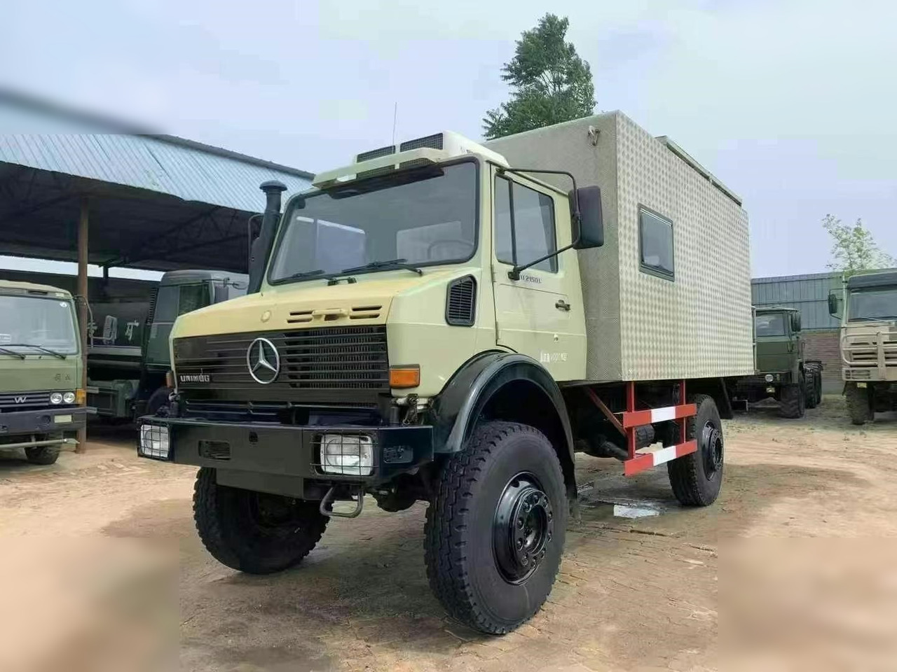 1995 MERCEDES-BENZ UNIMOG 2150 - Camión chasis: foto 1 1995 MERCEDES-BENZ UNIMOG 2150 - Camión chasis: foto 1