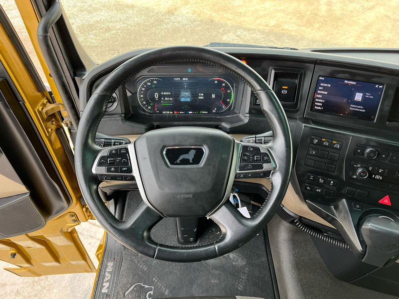 Foto del interior 2: Cabeza tractora MAN TGX 28.510 6x2 TWIN BED GX CAB / INTARDER / DOUBLE BOGIE