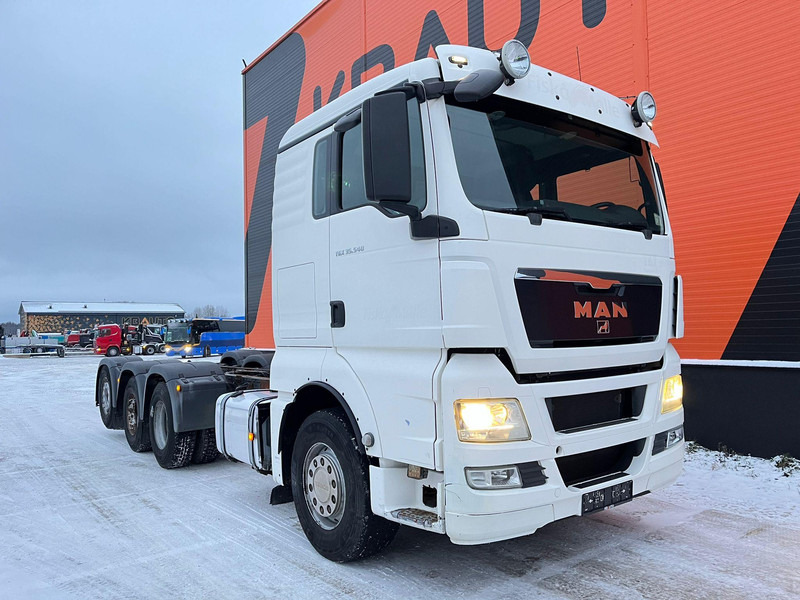 MAN TGX 35.540 8x4*4 9 TON FRONT AXLE / HYDRAULICS / PTO / INTARDER / CHASSIS L=6850 mm - Camión chasis: foto 4 MAN TGX 35.540 8x4*4 9 TON FRONT AXLE / HYDRAULICS / PTO / INTARDER / CHASSIS L=6850 mm - Camión chasis: foto 4