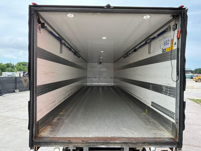 Camión caja cerrada Scania P 360 6x2*4 BOX L=9718 mm: foto 11