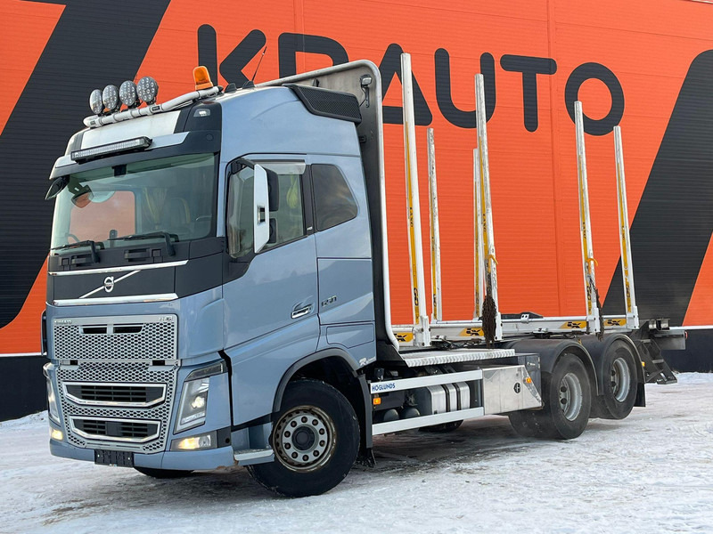 Volvo FH 16 650 6x4 TANDEM AXLE LIFT - Camión forestal, Camión grúa: foto 1 Volvo FH 16 650 6x4 TANDEM AXLE LIFT - Camión forestal, Camión grúa: foto 1