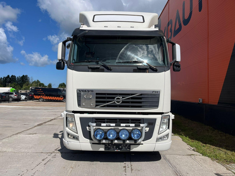 Volvo FH 400 6x2 BOX L=7400 - Camión caja cerrada: foto 2 Volvo FH 400 6x2 BOX L=7400 - Camión caja cerrada: foto 2