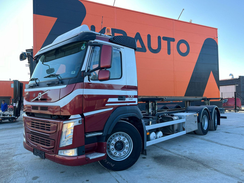 Volvo FM 330 6x2*4 ONLY 57587 km !!! / HYDRAULICS / CHASSIS L=7740 MM - Camión portacontenedore/ Intercambiable: foto 2 Volvo FM 330 6x2*4 ONLY 57587 km !!! / HYDRAULICS / CHASSIS L=7740 MM - Camión portacontenedore/ Intercambiable: foto 2