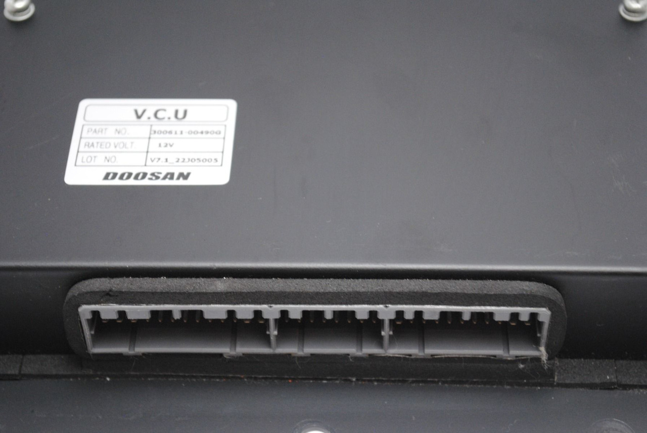 Controller vcu Doosan 300611-00490G 12V - Unidad de control para Maquinaria de construcción: foto 4 Controller vcu Doosan 300611-00490G 12V - Unidad de control para Maquinaria de construcción: foto 4