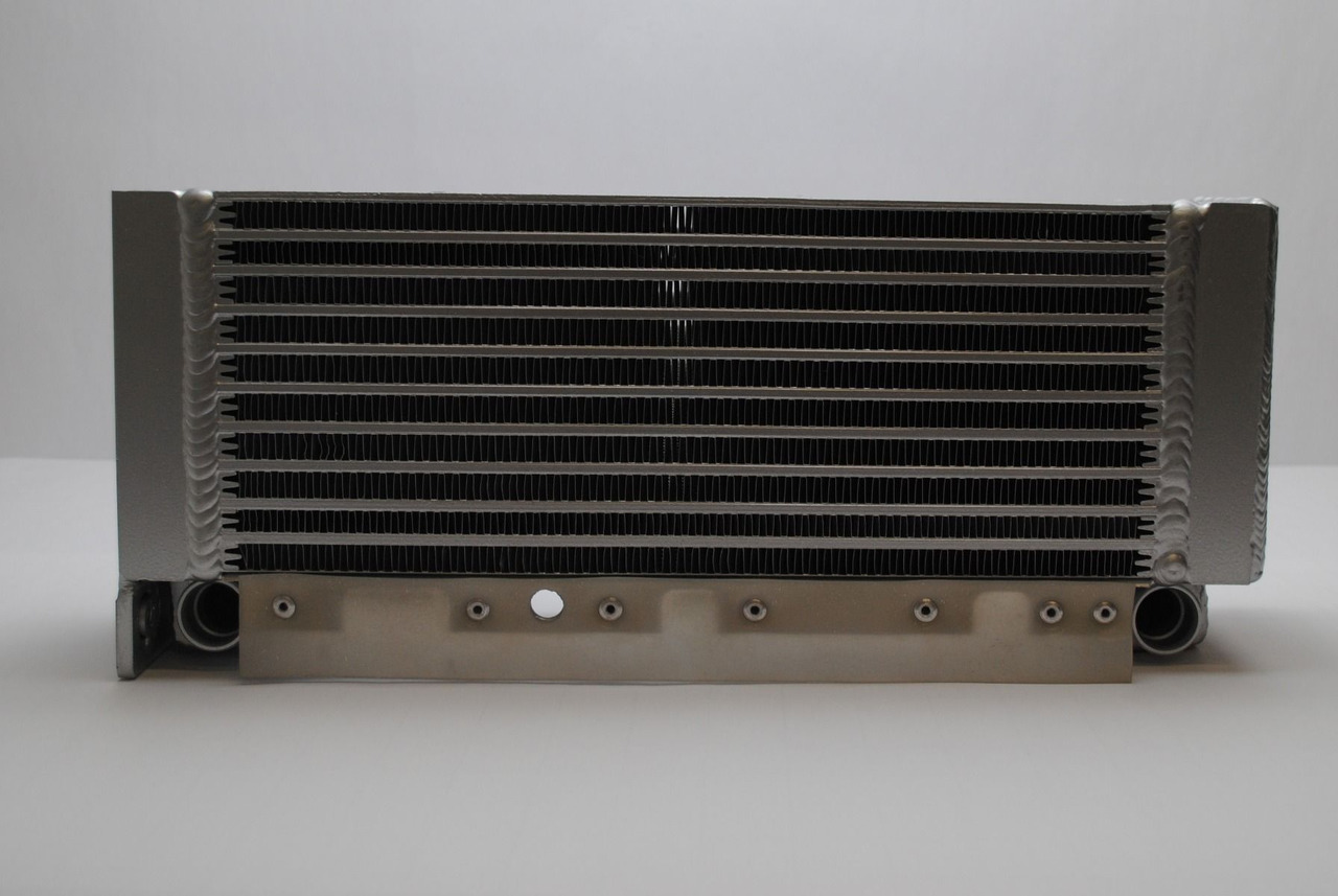 Oliekoeler 04102800 / 04281090 voor Deutz BF4L2011, D2011 L04 I, TD2011 - Enfriador de aceite para Maquinaria de construcción: foto 3 Oliekoeler 04102800 / 04281090 voor Deutz BF4L2011, D2011 L04 I, TD2011 - Enfriador de aceite para Maquinaria de construcción: foto 3