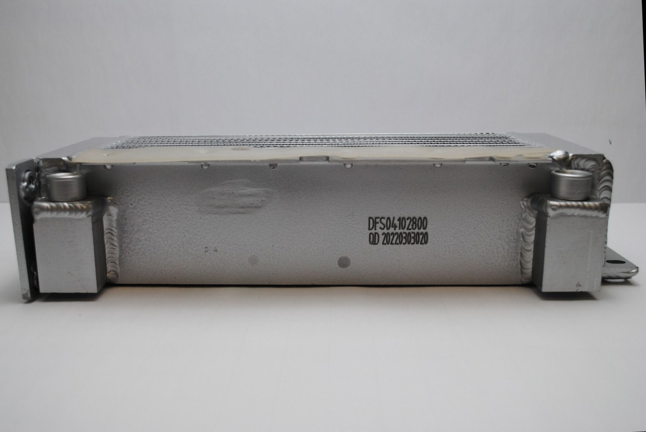Oliekoeler 04102800 / 04281090 voor Deutz BF4L2011, D2011 L04 I, TD2011 - Enfriador de aceite para Maquinaria de construcción: foto 5 Oliekoeler 04102800 / 04281090 voor Deutz BF4L2011, D2011 L04 I, TD2011 - Enfriador de aceite para Maquinaria de construcción: foto 5