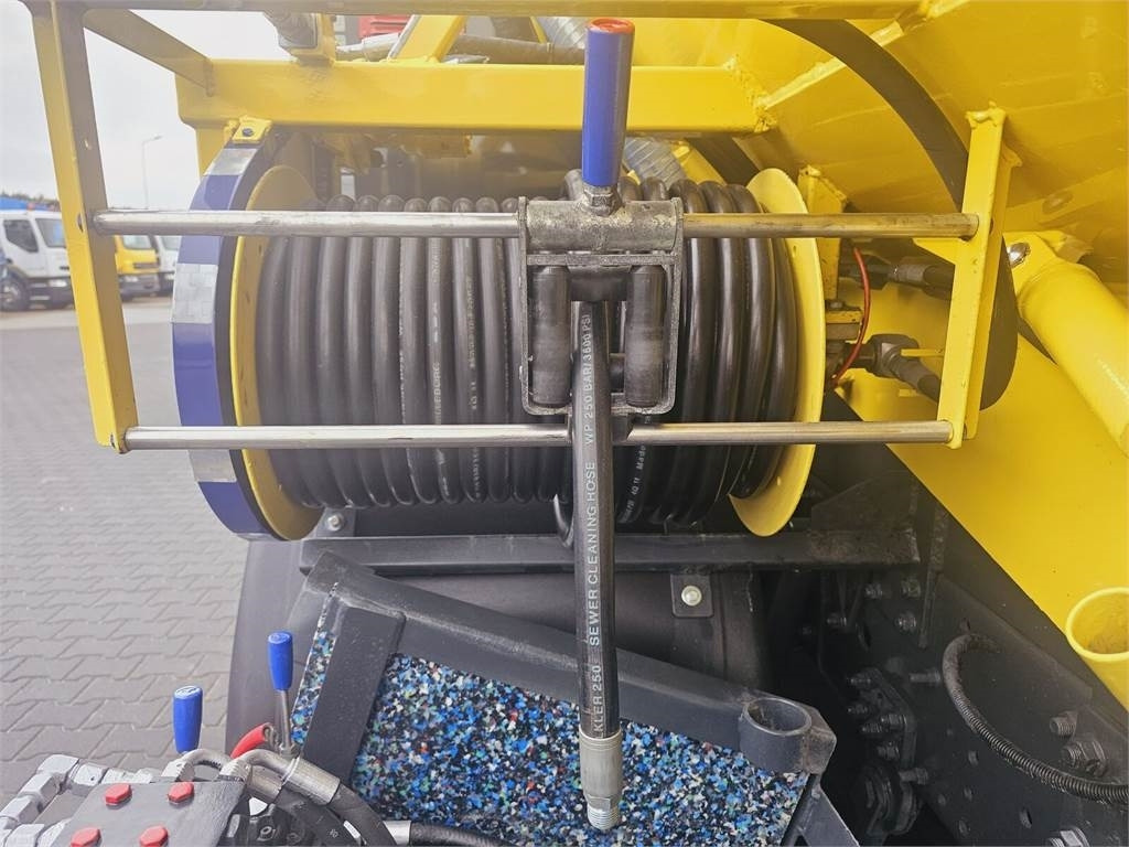 Limpieza de alcantarillado Iveco RAVO WUKO FOR CHANNEL CLEANING druck saug kanal: foto 19 Limpieza de alcantarillado Iveco RAVO WUKO FOR CHANNEL CLEANING druck saug kanal: foto 19