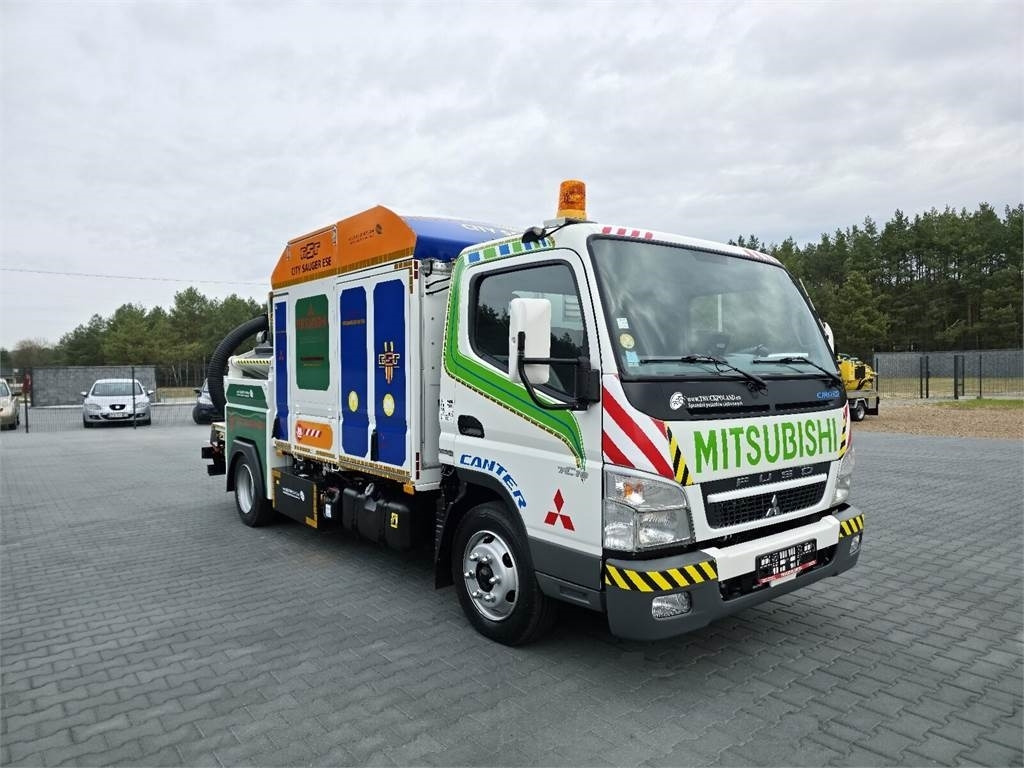 Mitsubishi CANTER odkurzacz koparka ssąca Saugbagger CITY SAU - Excavadora: foto 2 Mitsubishi CANTER odkurzacz koparka ssąca Saugbagger CITY SAU - Excavadora: foto 2