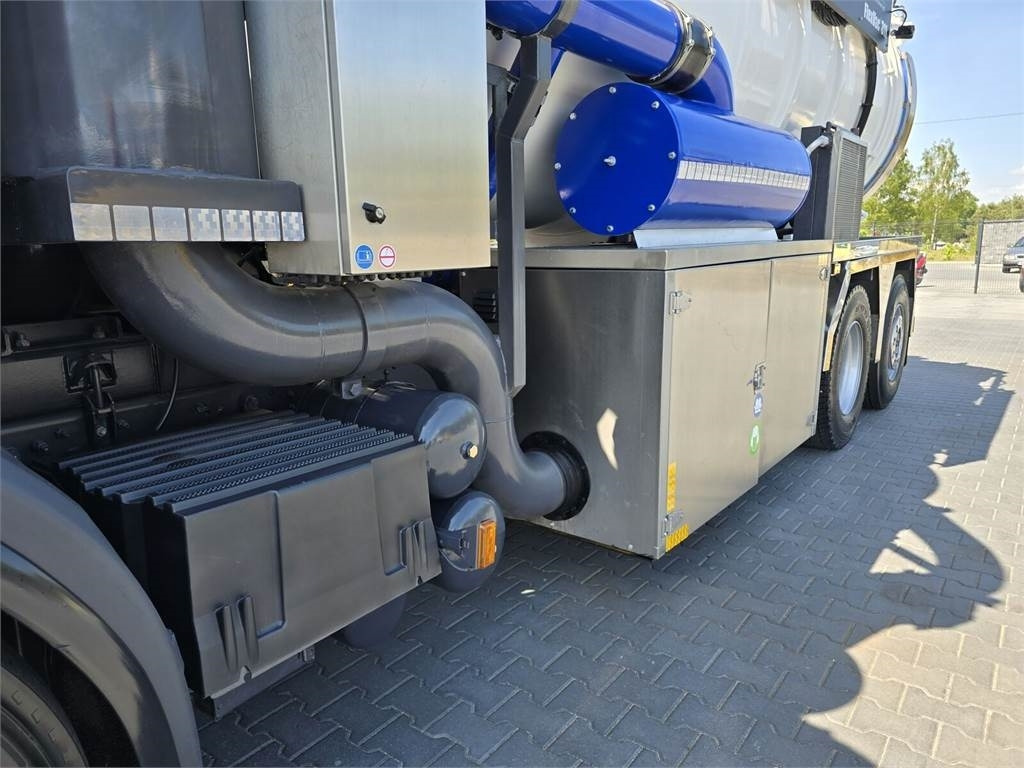 Scania Saugbagger Larsen FlexVac 311 Vacuum suction loade - Excavadora: foto 2 Scania Saugbagger Larsen FlexVac 311 Vacuum suction loade - Excavadora: foto 2