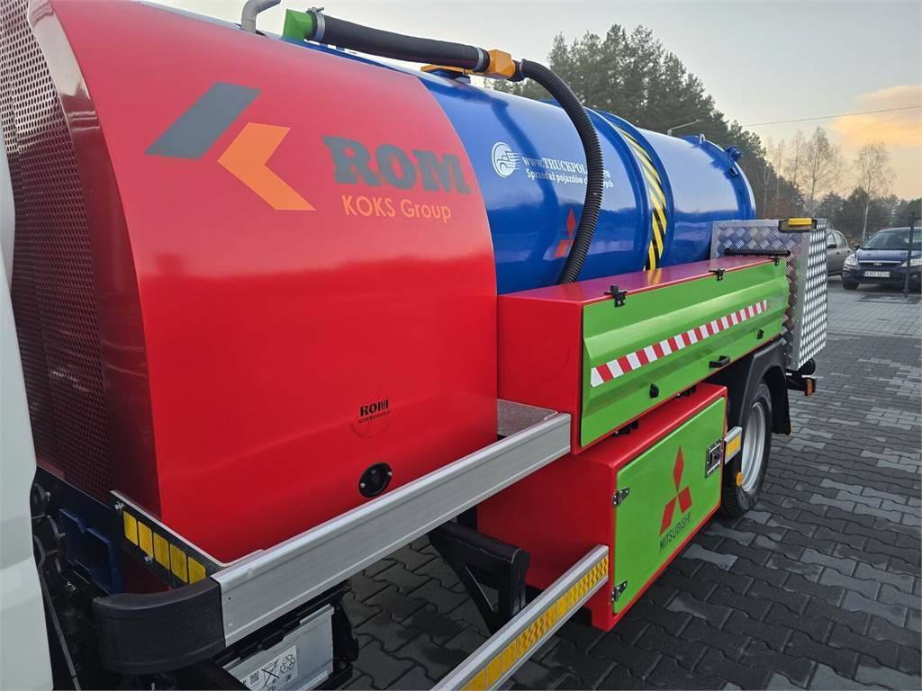 Vehículo municipal Mitsubishi ROM KOKS SMART COMBI WUKO HOT WATER FOR CLEANING S: foto 10 Vehículo municipal Mitsubishi ROM KOKS SMART COMBI WUKO HOT WATER FOR CLEANING S: foto 10