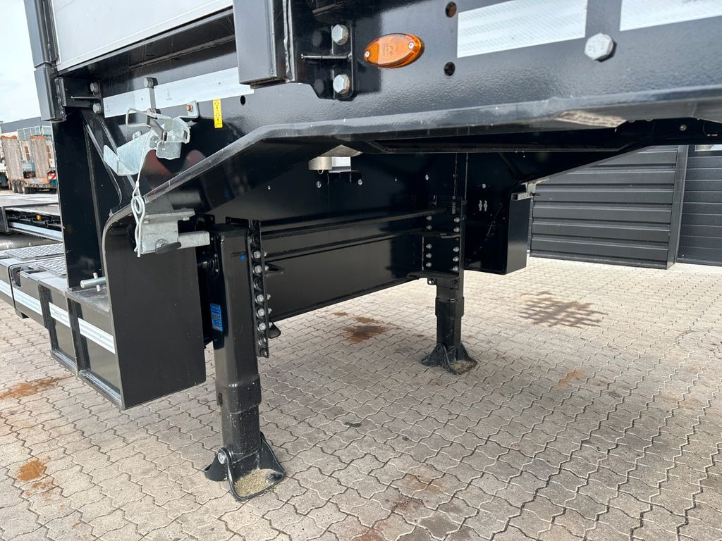 Faymonville 3 achs Multimax Tieflader / Kurze model Faymonville 3 achs Multimax Tieflader / Kurze model - Semirremolque góndola rebajadas: foto 5 Faymonville 3 achs Multimax Tieflader / Kurze model Faymonville 3 achs Multimax Tieflader / Kurze model - Semirremolque góndola rebajadas: foto 5