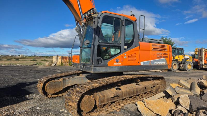 Doosan DX 225 LC - Excavadora de cadenas: foto 1 Doosan DX 225 LC - Excavadora de cadenas: foto 1