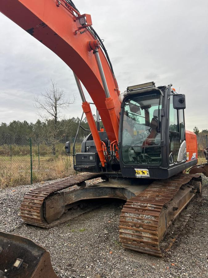 Hitachi ZX210LC 6 - Excavadora de cadenas: foto 1 Hitachi ZX210LC 6 - Excavadora de cadenas: foto 1
