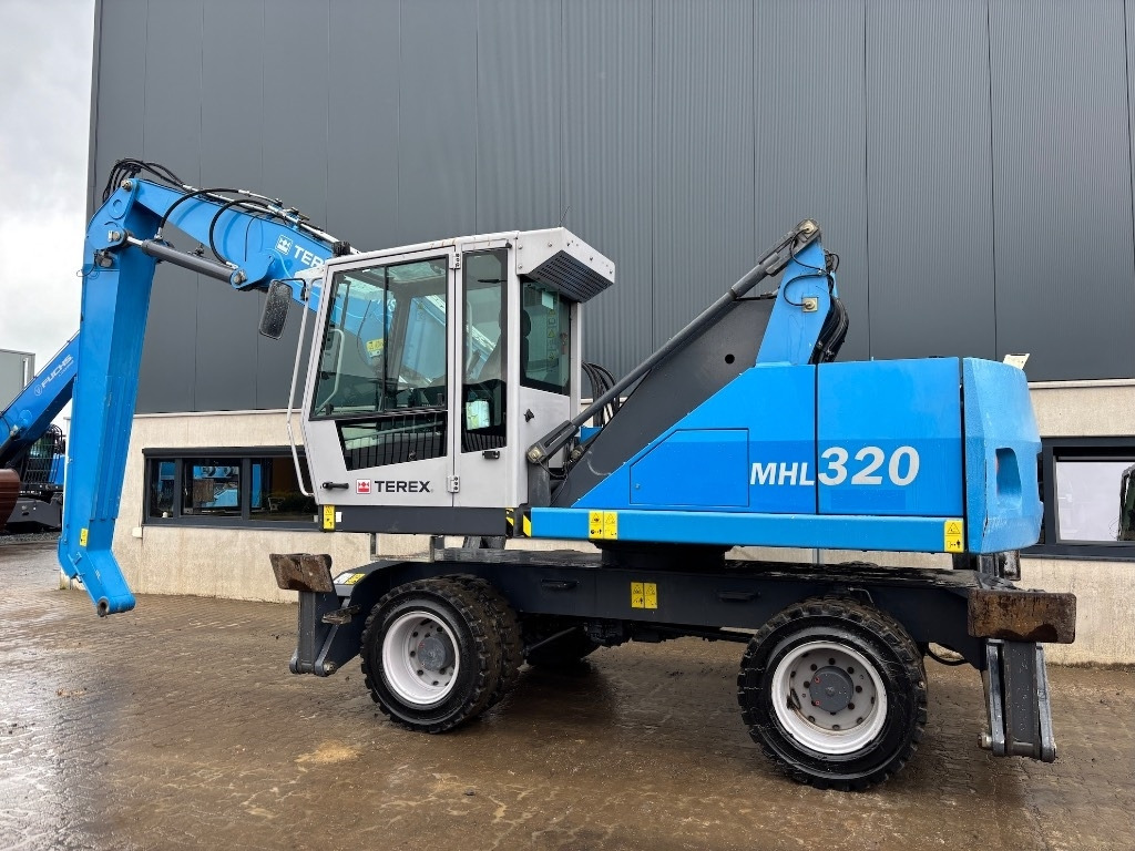 Fuchs MHL 320 D - Manipulador de materiales: foto 4 Fuchs MHL 320 D - Manipulador de materiales: foto 4