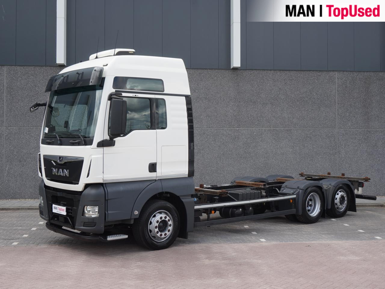 MAN TGX 26.510 6X2-4 LL / BDF / Lift-Axle / Euro 6 - Camión portacontenedore/ Intercambiable: foto 1 MAN TGX 26.510 6X2-4 LL / BDF / Lift-Axle / Euro 6 - Camión portacontenedore/ Intercambiable: foto 1
