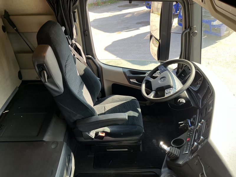 Mercedes-Benz Actros 1842 Streamspace / 945 dkm / 2 Tanks / NL Truck / 6x in stock - Cabeza tractora: foto 3 Mercedes-Benz Actros 1842 Streamspace / 945 dkm / 2 Tanks / NL Truck / 6x in stock - Cabeza tractora: foto 3