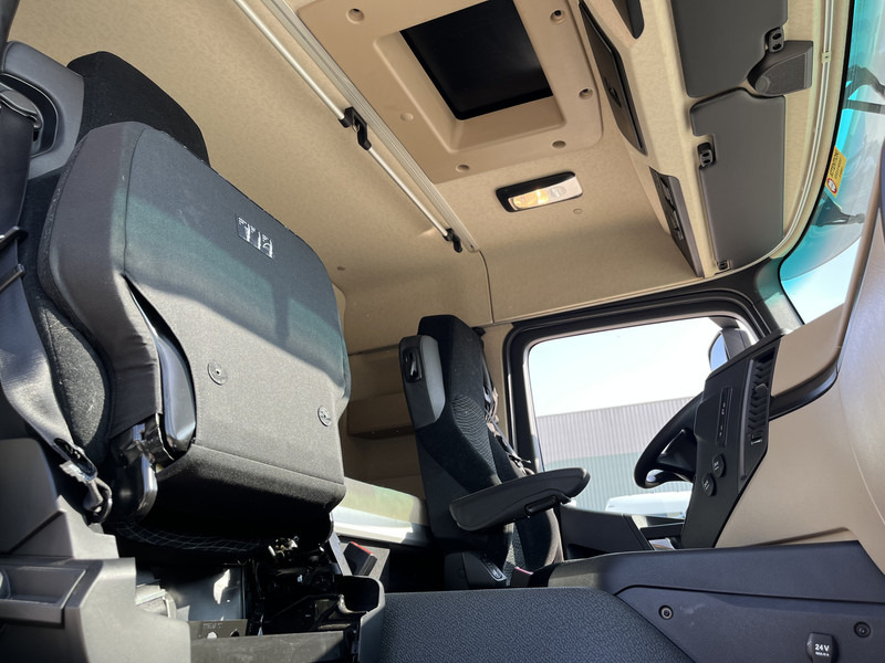Leasing para Mercedes-Benz Actros 2124 / 2023 / 18 Ton / 76 dkm / Box / Laadklep Mercedes-Benz Actros 2124 / 2023 / 18 Ton / 76 dkm / Box / Laadklep: foto 6