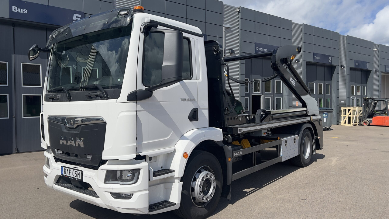 MAN TGM 18.290 4×2 Liftdumper - Camión portacontenedor de cadenas: foto 2 MAN TGM 18.290 4×2 Liftdumper - Camión portacontenedor de cadenas: foto 2