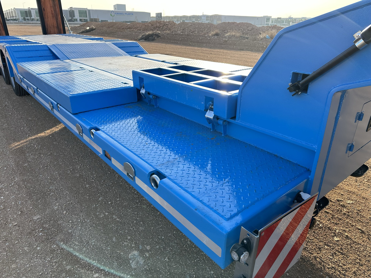 Semirremolque góndola rebajadas nuevo GVN Trailer 3 AXLE LOWBED WITH WHEEL RECESSES: foto 17 Semirremolque góndola rebajadas nuevo GVN Trailer 3 AXLE LOWBED WITH WHEEL RECESSES: foto 17