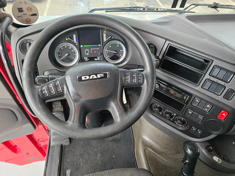 Cabeza tractora DAF XF 460 SPACECAB / RETARDER /MANUEL: foto 10
