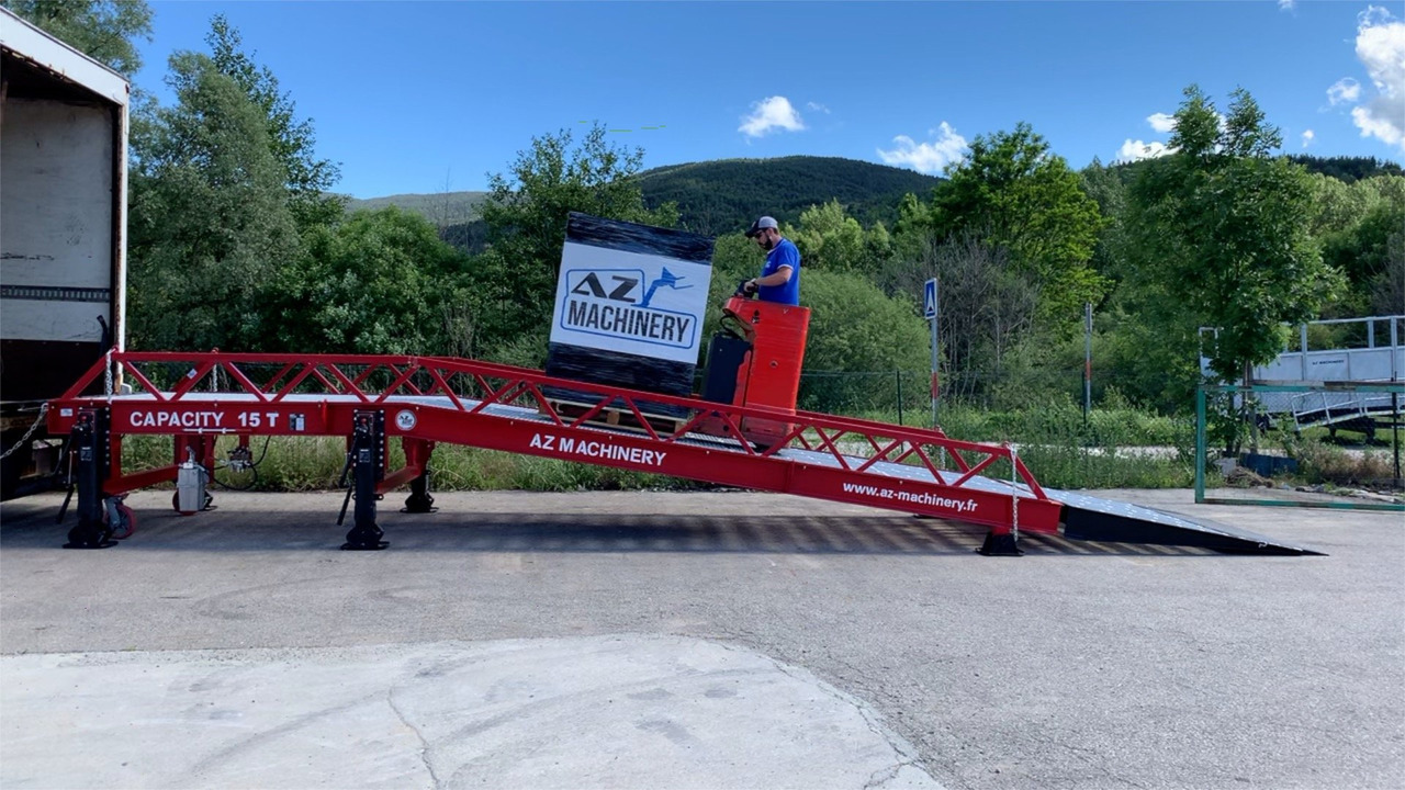 Loading Ramp with with hydraulic tilting bridge -  AZ RAMP - STAR- 8T. 8 ton capacity - Rampa de carga: foto 4 Loading Ramp with with hydraulic tilting bridge -  AZ RAMP - STAR- 8T. 8 ton capacity - Rampa de carga: foto 4