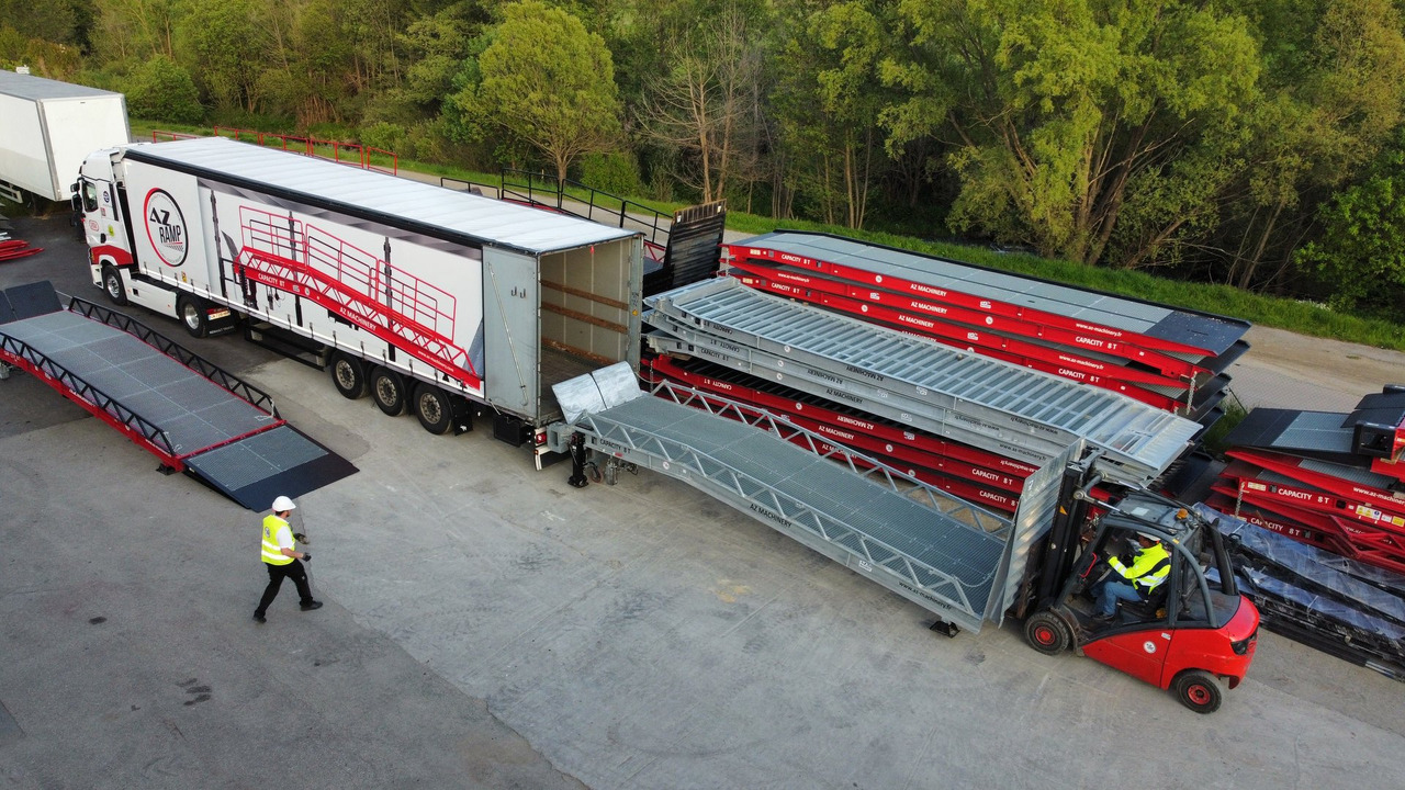 Loading Ramp with with hydraulic tilting bridge - AZ RAMP - STAR- 8T FULL GALVA - Rampa de carga: foto 2 Loading Ramp with with hydraulic tilting bridge - AZ RAMP - STAR- 8T FULL GALVA - Rampa de carga: foto 2