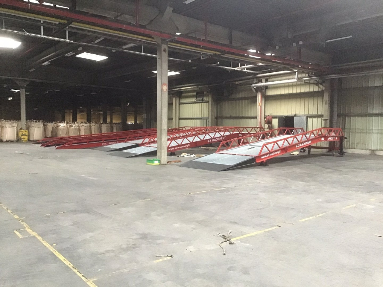 Rampa de carga **RENTAL** Loading Ramp with with hydraulic tilting bridge - AZ RAMP - STAR- 8T. 8 ton capacity: foto 14 Rampa de carga **RENTAL** Loading Ramp with with hydraulic tilting bridge - AZ RAMP - STAR- 8T. 8 ton capacity: foto 14